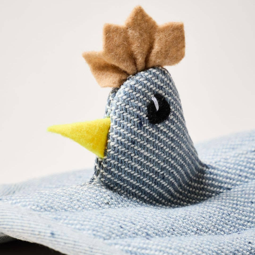Chicken potholder made of denim and felt.