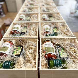 Pasta Night is always a winner! We've combined pasta, tomato basil sauce, olive oil, wooden spoon, scented candle and festive towel to make this an easy go-to gift! 