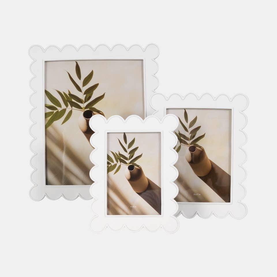 White Scallop Photo Frame