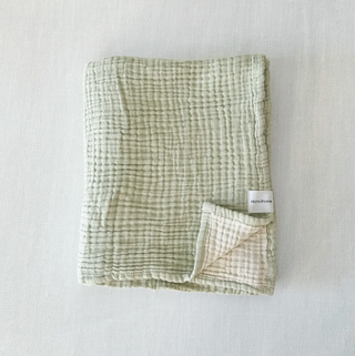 This eye-catching baby blanket comes in three beautiful colors with a two-tone design. Made from super soft Turkish cotton that doesn’t shrink in the wash or fade over time. Hands-down the perfect baby shower gift. 
